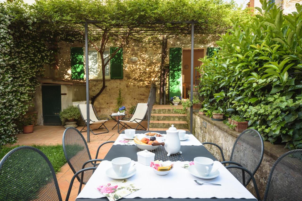 colazione in giardino